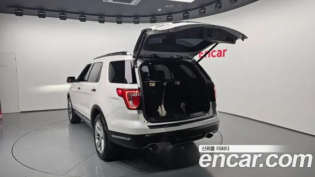 Ford Explorer 2019 — фото 19