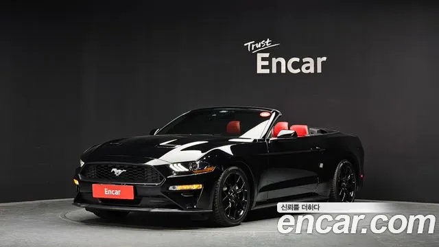 Ford Mustang 2021 — фото 1