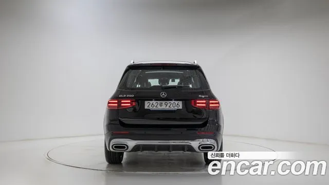 Mercedes-Benz GLB-Class 2025 — фото 4