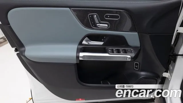 Mercedes-Benz GLB-Class 2025 — фото 12