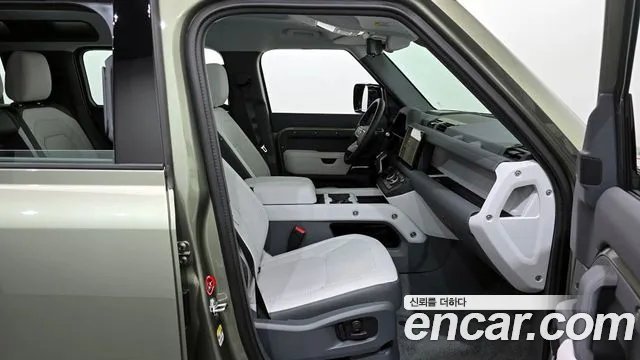 Land Rover Defender 2025 — фото 11