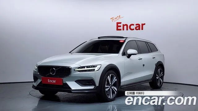 Volvo V60 2020 — фото 1