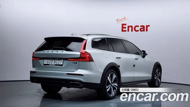Volvo V60 2020 — фото 2