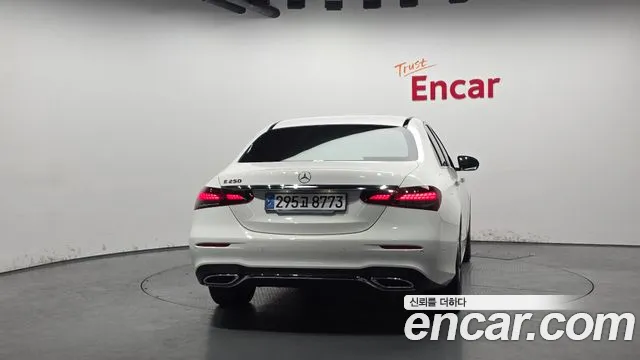 Mercedes-Benz E-Class 2023 — фото 4