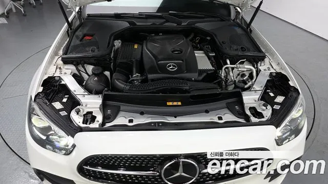 Mercedes-Benz E-Class 2023 — фото 6
