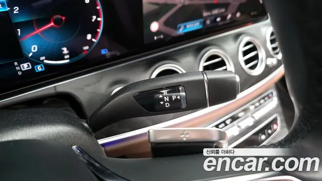 Mercedes-Benz E-Class 2023 — фото 9