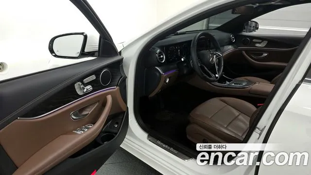Mercedes-Benz E-Class 2023 — фото 10
