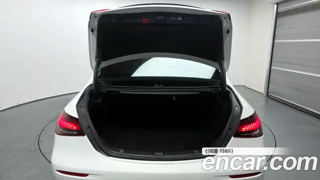 Mercedes-Benz E-Class 2023 — фото 20