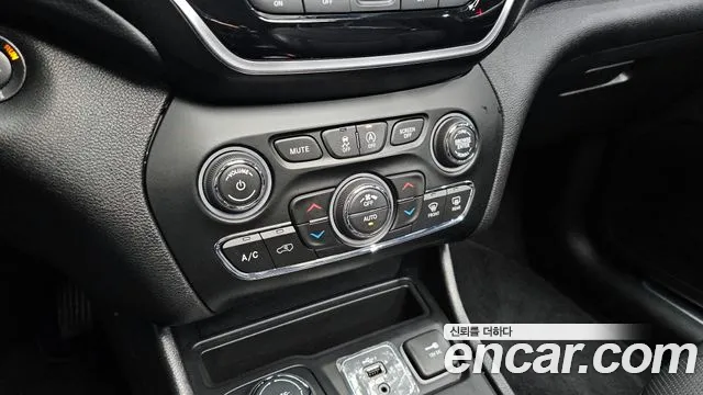 Jeep Cherokee 2020 — фото 15