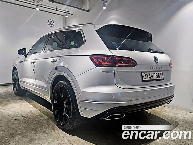 Volkswagen Touareg 2023 — фото 2