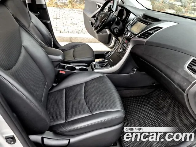 Hyundai AVANTE 2015 — фото 12