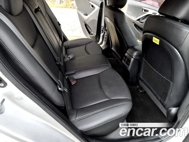 Hyundai AVANTE 2015 — фото 13