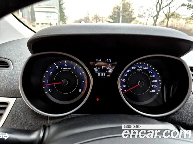 Hyundai AVANTE 2015 — фото 15