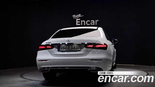 Mercedes-Benz E-Class 2023 — фото 4