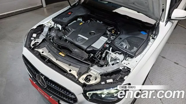 Mercedes-Benz E-Class 2023 — фото 6