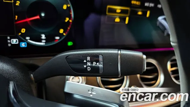 Mercedes-Benz E-Class 2023 — фото 9