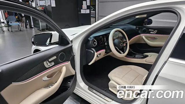 Mercedes-Benz E-Class 2023 — фото 11