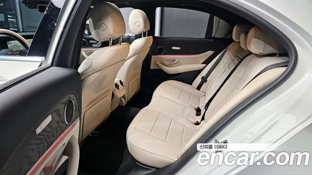 Mercedes-Benz E-Class 2023 — фото 13