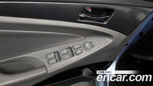 Hyundai Sonata 2011 — фото 18
