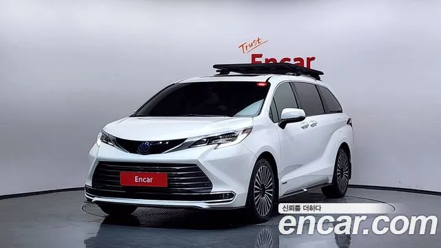 Toyota Sienna 2021 — фото 1