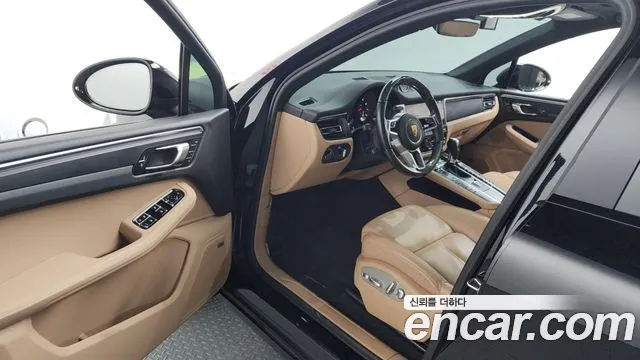 Porsche Macan 2021 — фото 10