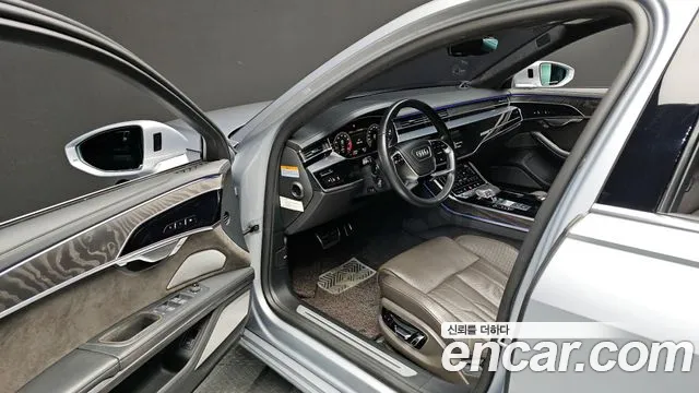 Audi A8 2021 — фото 10