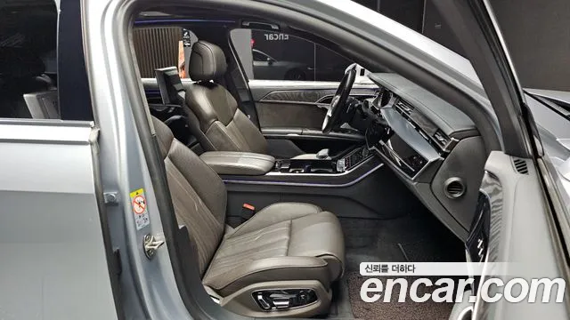 Audi A8 2021 — фото 12