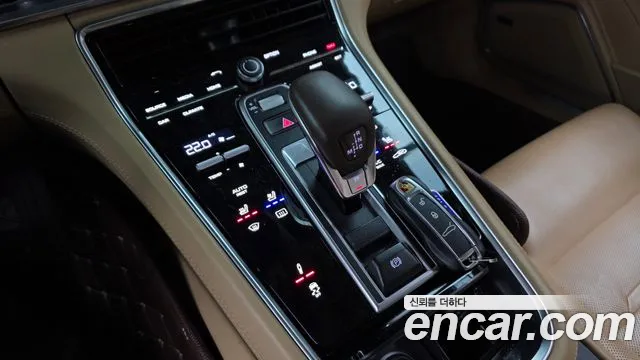Porsche Panamera 2018 — фото 9