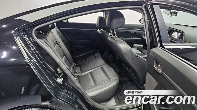 Hyundai AVANTE 2016 — фото 12