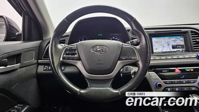 Hyundai AVANTE 2016 — фото 13
