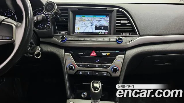 Hyundai AVANTE 2016 — фото 14