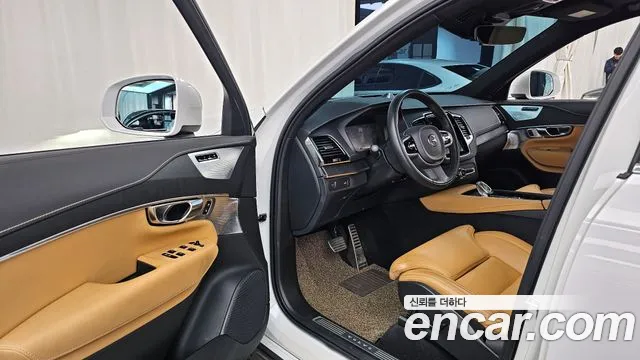 Volvo XC90 2022 — фото 10
