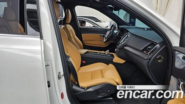 Volvo XC90 2022 — фото 11