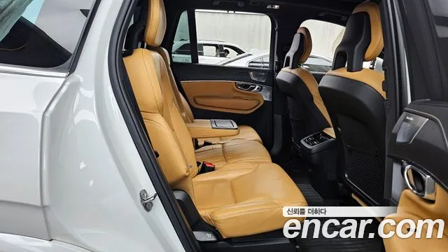 Volvo XC90 2022 — фото 12
