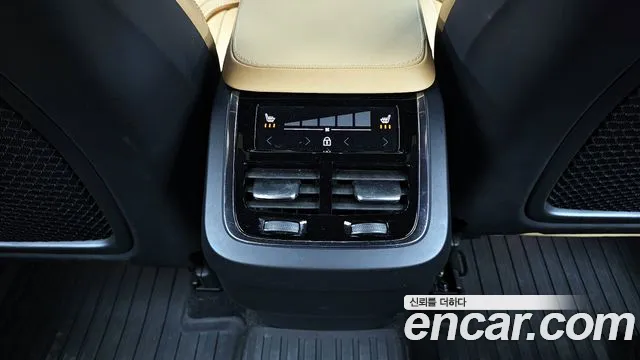 Volvo XC90 2022 — фото 18
