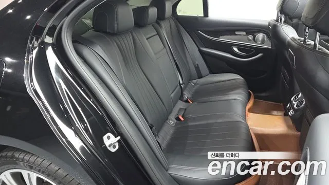 Mercedes-Benz E-Class 2019 — фото 11