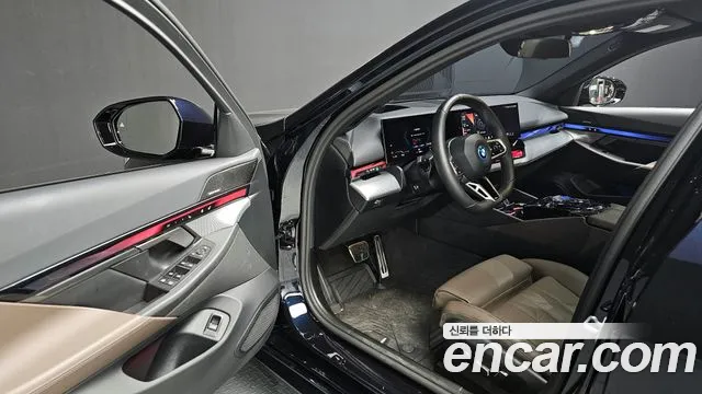 BMW i5 2025 — фото 11
