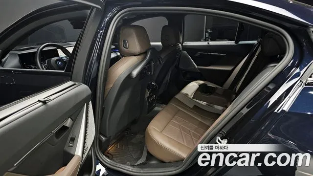 BMW i5 2025 — фото 12