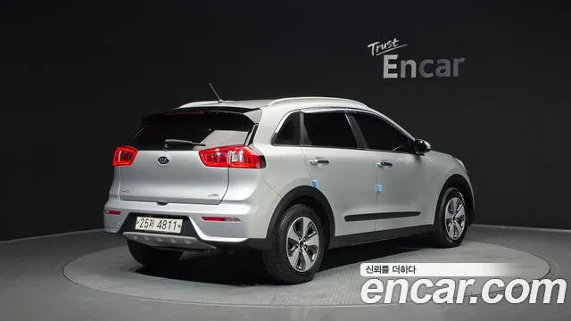 Kia Niro 2017 — фото 2