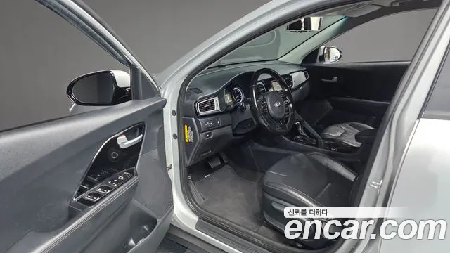 Kia Niro 2017 — фото 10