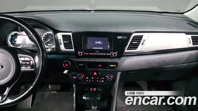 Kia Niro 2017 — фото 18