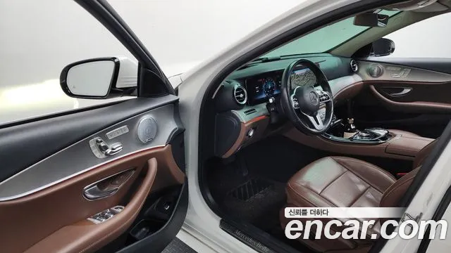 Mercedes-Benz E-Class 2019 — фото 10
