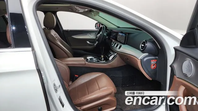Mercedes-Benz E-Class 2019 — фото 11