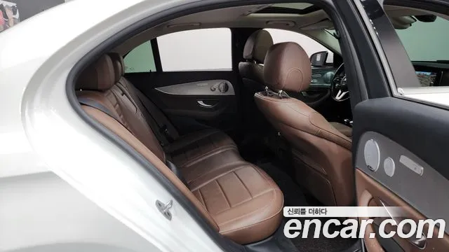 Mercedes-Benz E-Class 2019 — фото 12