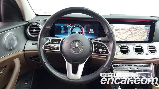 Mercedes-Benz E-Class 2019 — фото 13