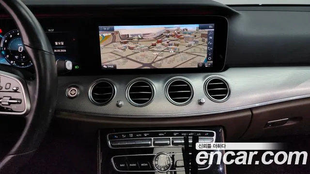 Mercedes-Benz E-Class 2019 — фото 14