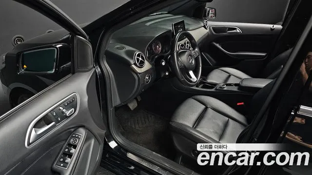 Mercedes-Benz B-Class 2017 — фото 11