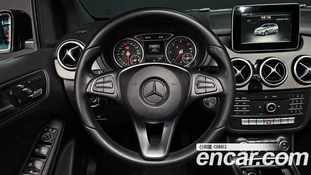 Mercedes-Benz B-Class 2017 — фото 13