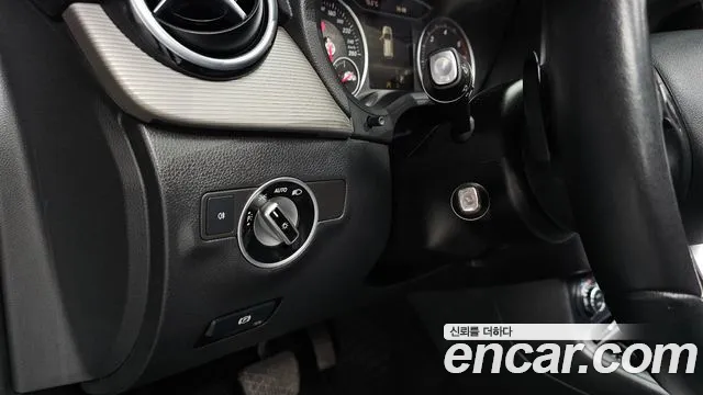 Mercedes-Benz B-Class 2017 — фото 18