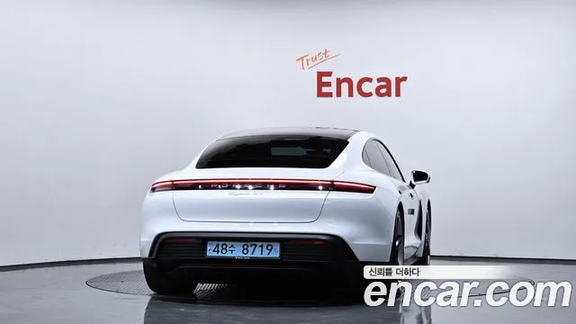 Porsche Taycan 2020 — фото 4